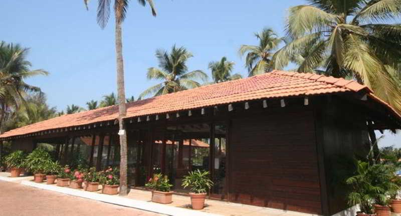 Marquis Beach Resort Candolim Exterior photo