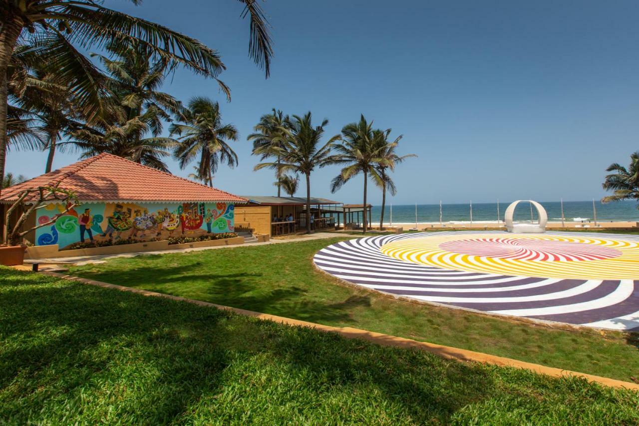 Marquis Beach Resort Candolim Exterior photo